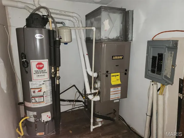 $74,900 | 216 South Pine Street, Stonington, IL 62567