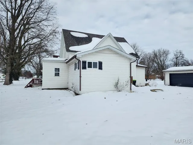 $74,900 | 216 South Pine Street, Stonington, IL 62567