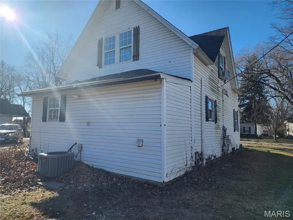 $58,000 | 216 South Pine Street, Stonington, IL 62567