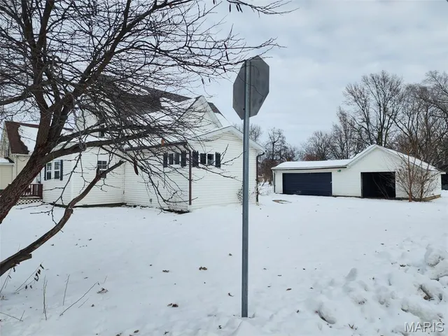 $74,900 | 216 South Pine Street, Stonington, IL 62567