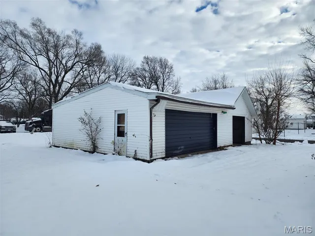$74,900 | 216 South Pine Street, Stonington, IL 62567