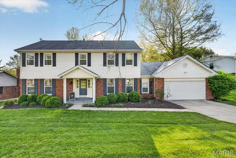 $709,900 | 927 Baintree Lane, Ballwin, MO 63011