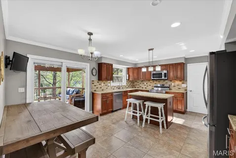 $709,900 | 927 Baintree Lane, Ballwin, MO 63011