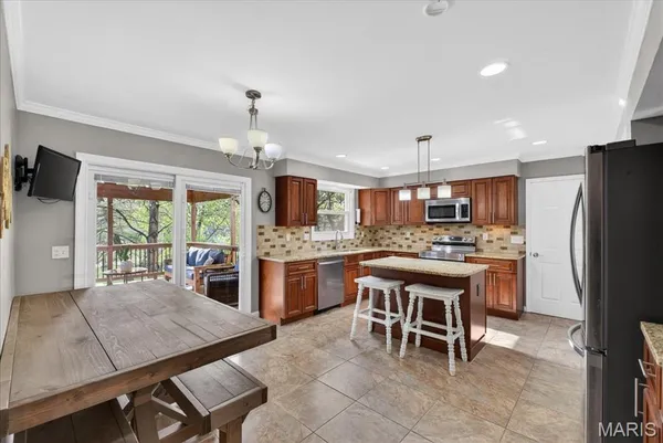 $709,900 | 927 Baintree Lane, Ballwin, MO 63011