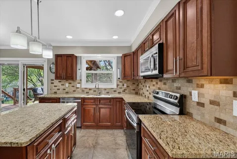$709,900 | 927 Baintree Lane, Ballwin, MO 63011