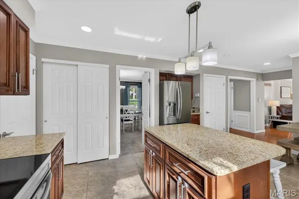$709,900 | 927 Baintree Lane, Ballwin, MO 63011