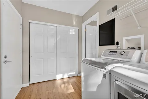 $709,900 | 927 Baintree Lane, Ballwin, MO 63011