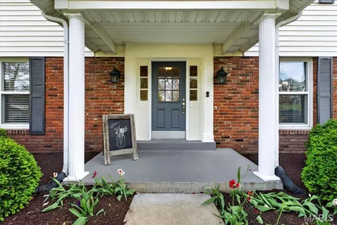 $709,900 | 927 Baintree Lane, Ballwin, MO 63011