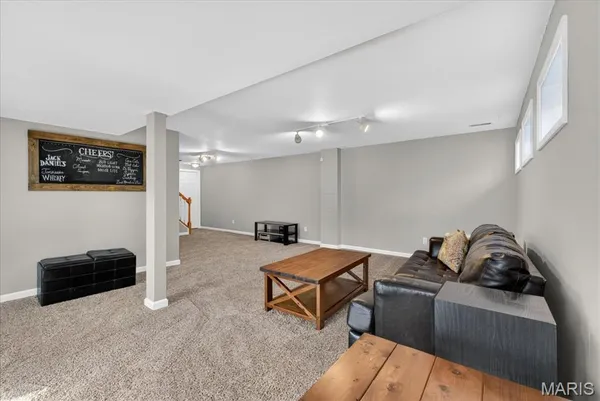 $709,900 | 927 Baintree Lane, Ballwin, MO 63011