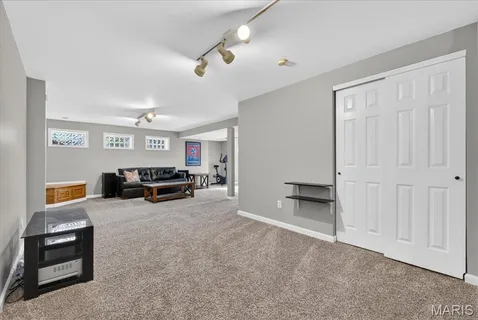 $709,900 | 927 Baintree Lane, Ballwin, MO 63011