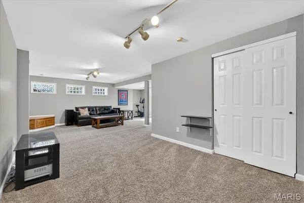 $709,900 | 927 Baintree Lane, Ballwin, MO 63011