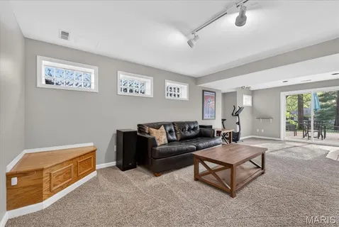 $709,900 | 927 Baintree Lane, Ballwin, MO 63011