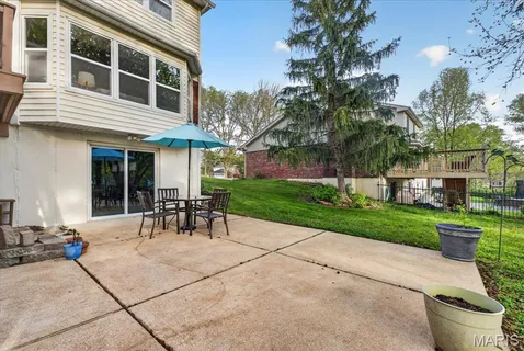 $709,900 | 927 Baintree Lane, Ballwin, MO 63011