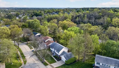 $709,900 | 927 Baintree Lane, Ballwin, MO 63011