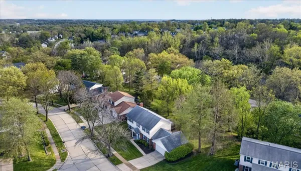 $709,900 | 927 Baintree Lane, Ballwin, MO 63011