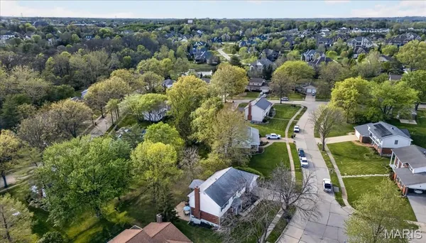 $709,900 | 927 Baintree Lane, Ballwin, MO 63011