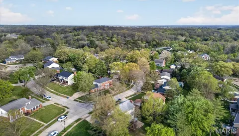 $709,900 | 927 Baintree Lane, Ballwin, MO 63011
