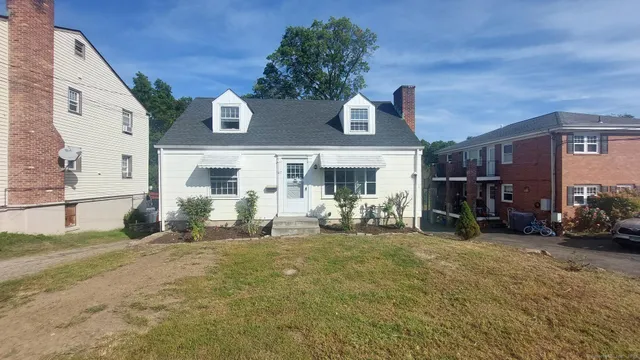 $3,295 | 62 Euclid Avenue, Stamford, CT 06902