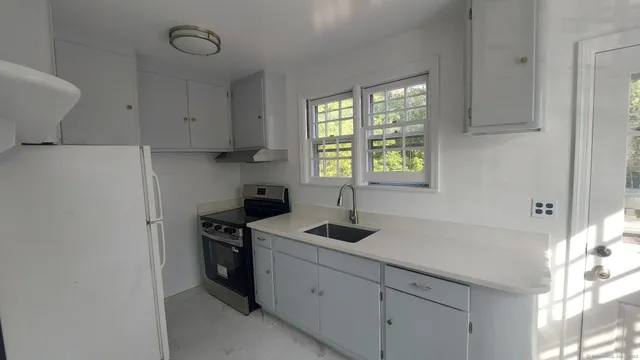 $3,295 | 62 Euclid Avenue, Stamford, CT 06902