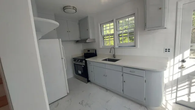 $3,295 | 62 Euclid Avenue, Stamford, CT 06902