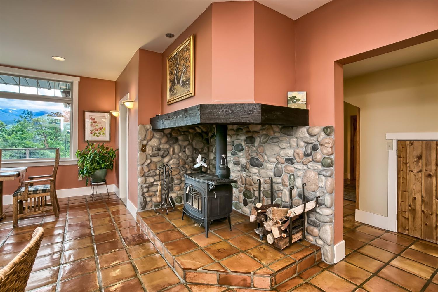 982 Kincaid Road Williams, OR 97544 - Photo 22 of 35 Gallery Image 22