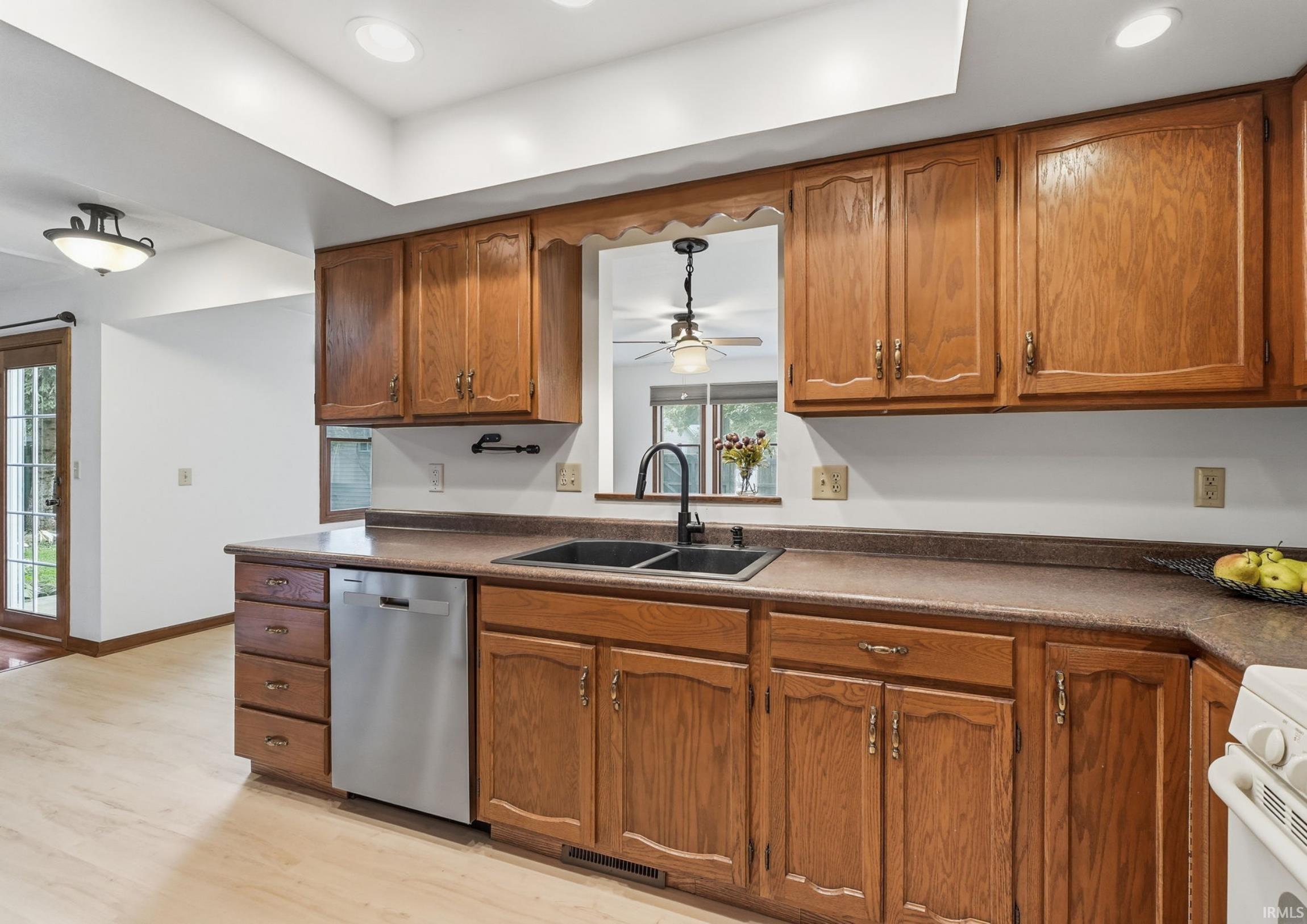 9632 Mariners Ridge Drive Fort Wayne, IN 46819 - Photo 8 of 25 Gallery Image 8
