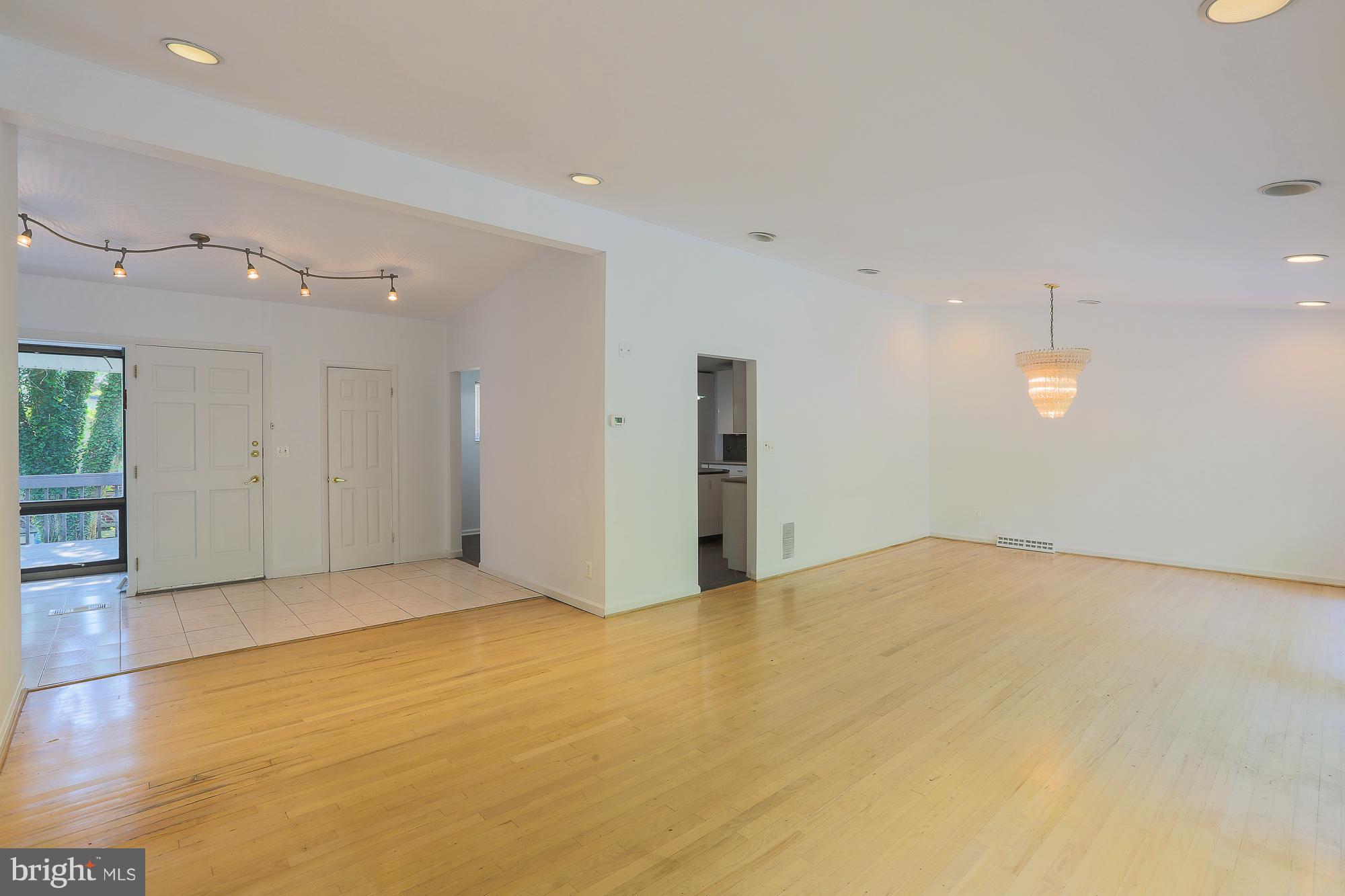 2317 Rogene Drive Baltimore, MD 21209 - Photo 10 of 30 Living Room