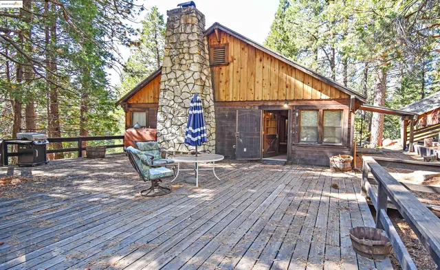 a view of outdoor space yard deck and patio