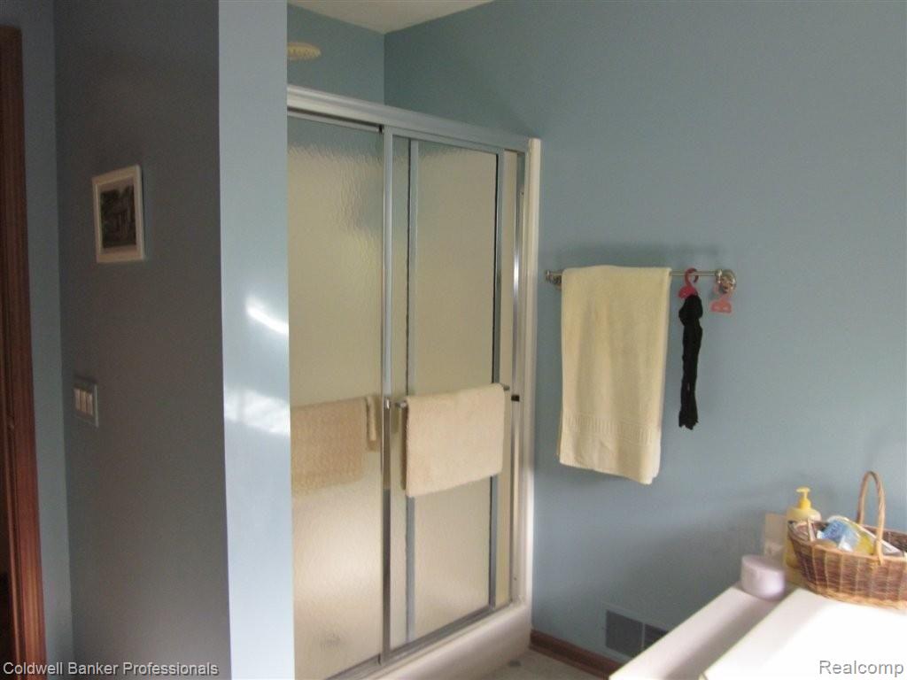 8335 Kier Road Clarkston, MI 48348 - Photo 17 of 42 Master Bath