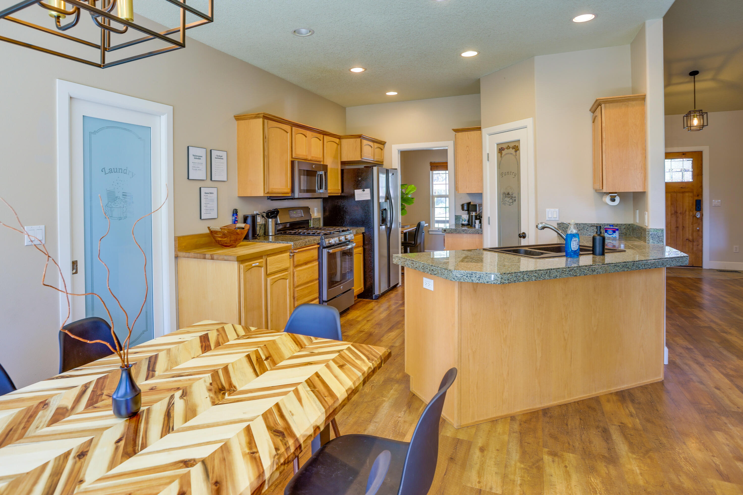 59922 Navajo Road Bend, OR 97702 - Photo 10 of 49 Set-027