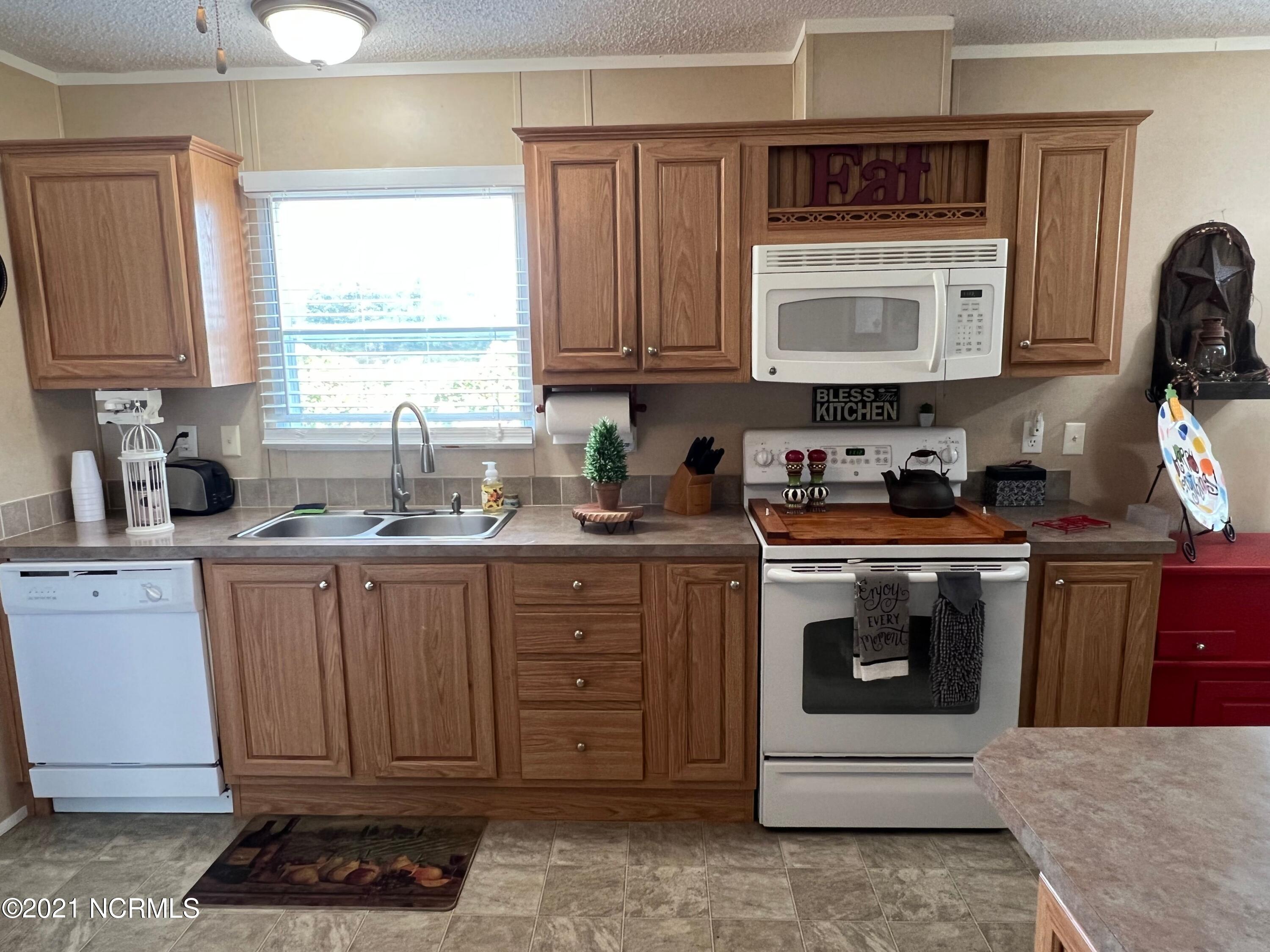 324 Pearson Road Clinton, NC 28328 - Photo 12 of 22 Kitchen
