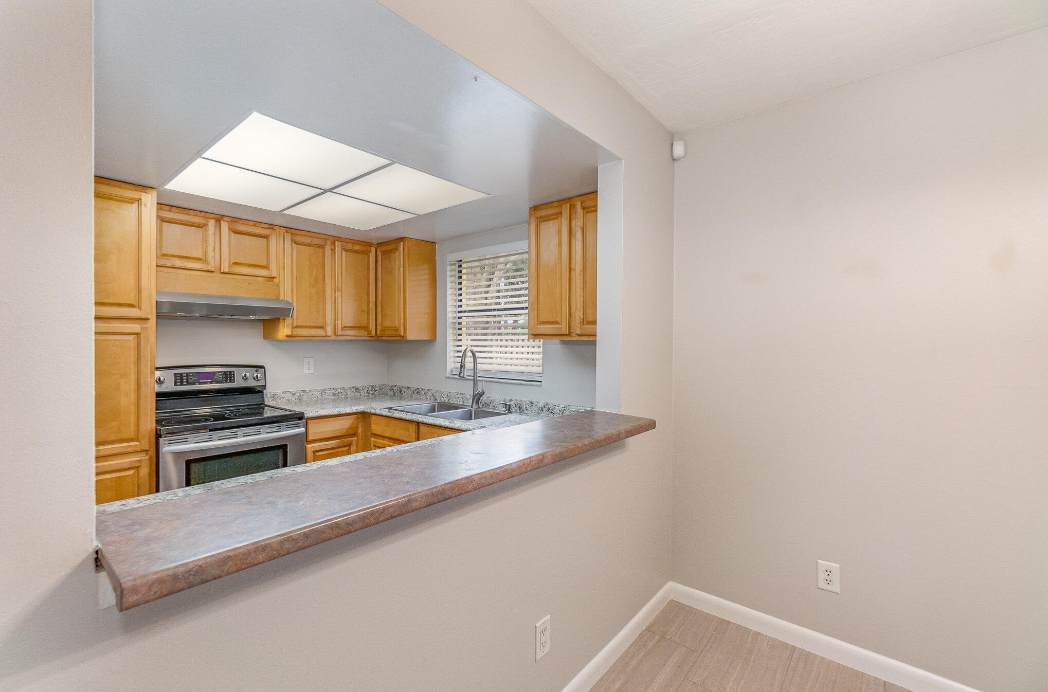 588 North Wickham Road, Unit 49 Melbourne, FL 32935 - Photo 5 of 27 Breakfast Bar