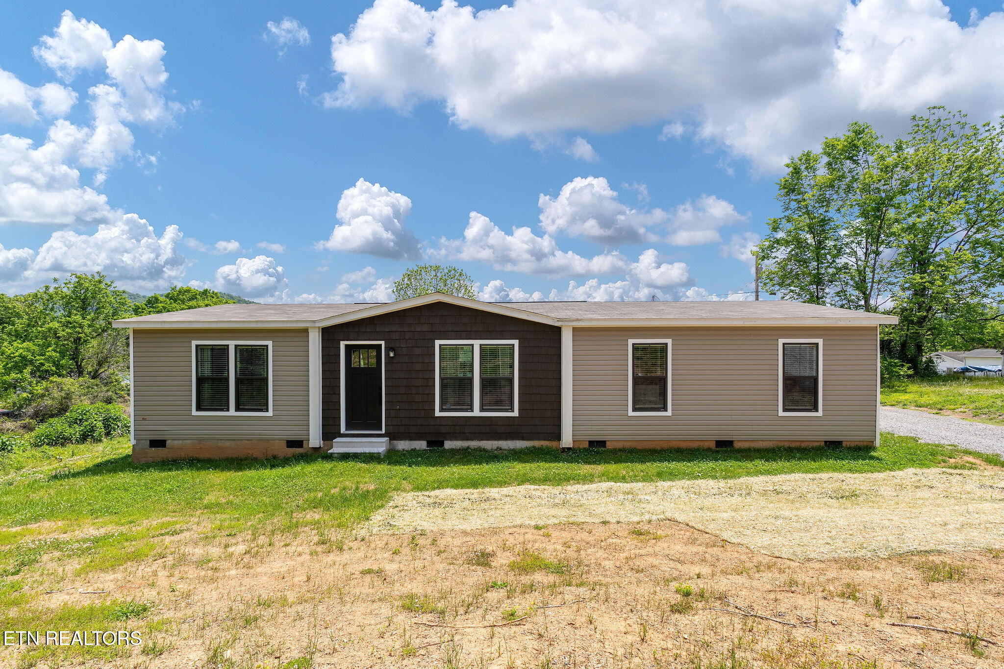 413 Whitaker Street Tazewell, TN 37879 - Photo 1 of 54 DSC01688