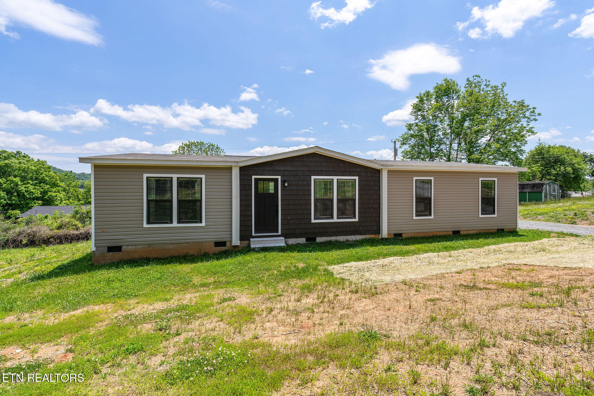 413 Whitaker Street Tazewell, TN 37879 - Photo 2 of 54 DSC01687