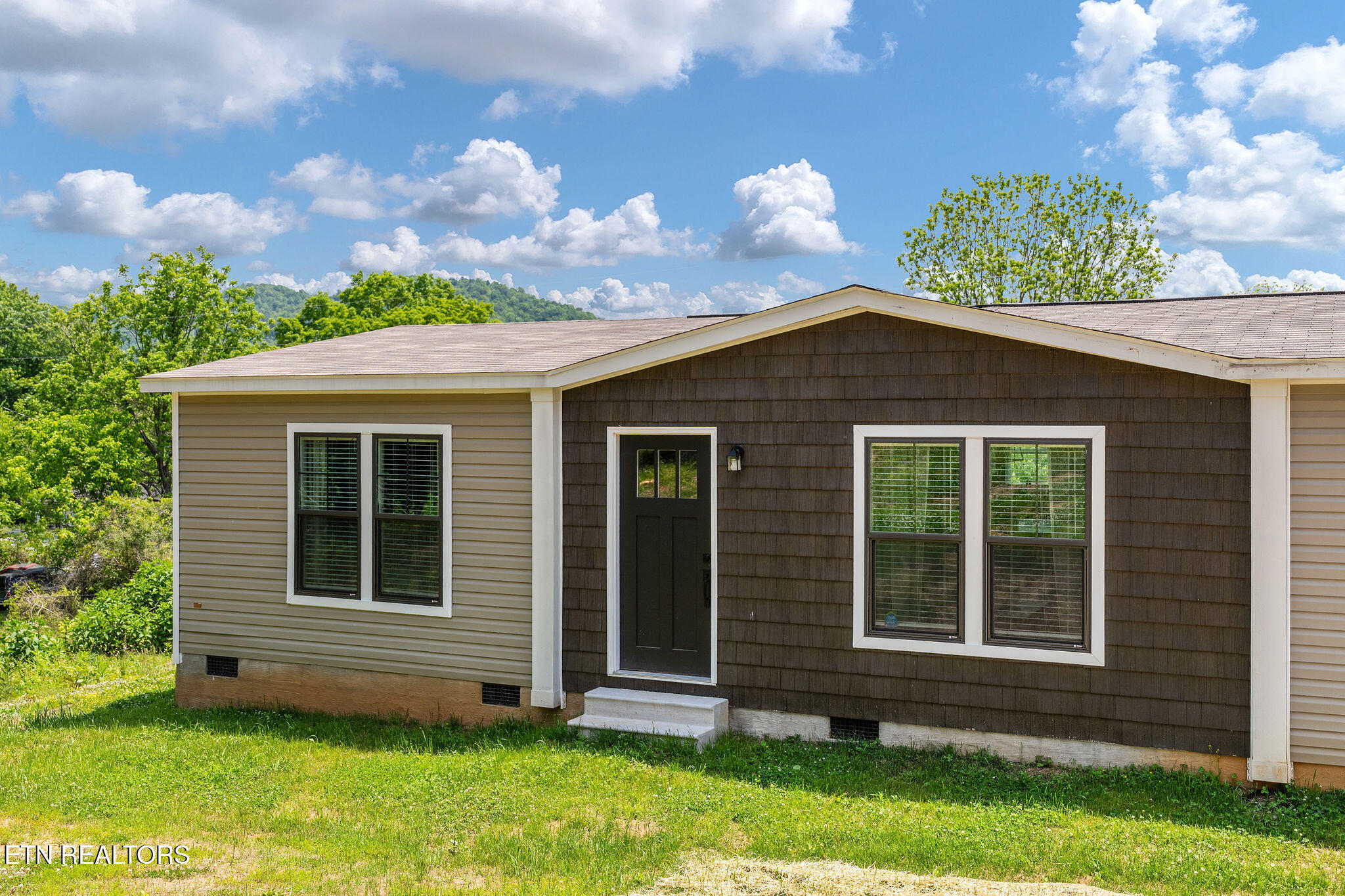 413 Whitaker Street Tazewell, TN 37879 - Photo 3 of 54 DSC01689