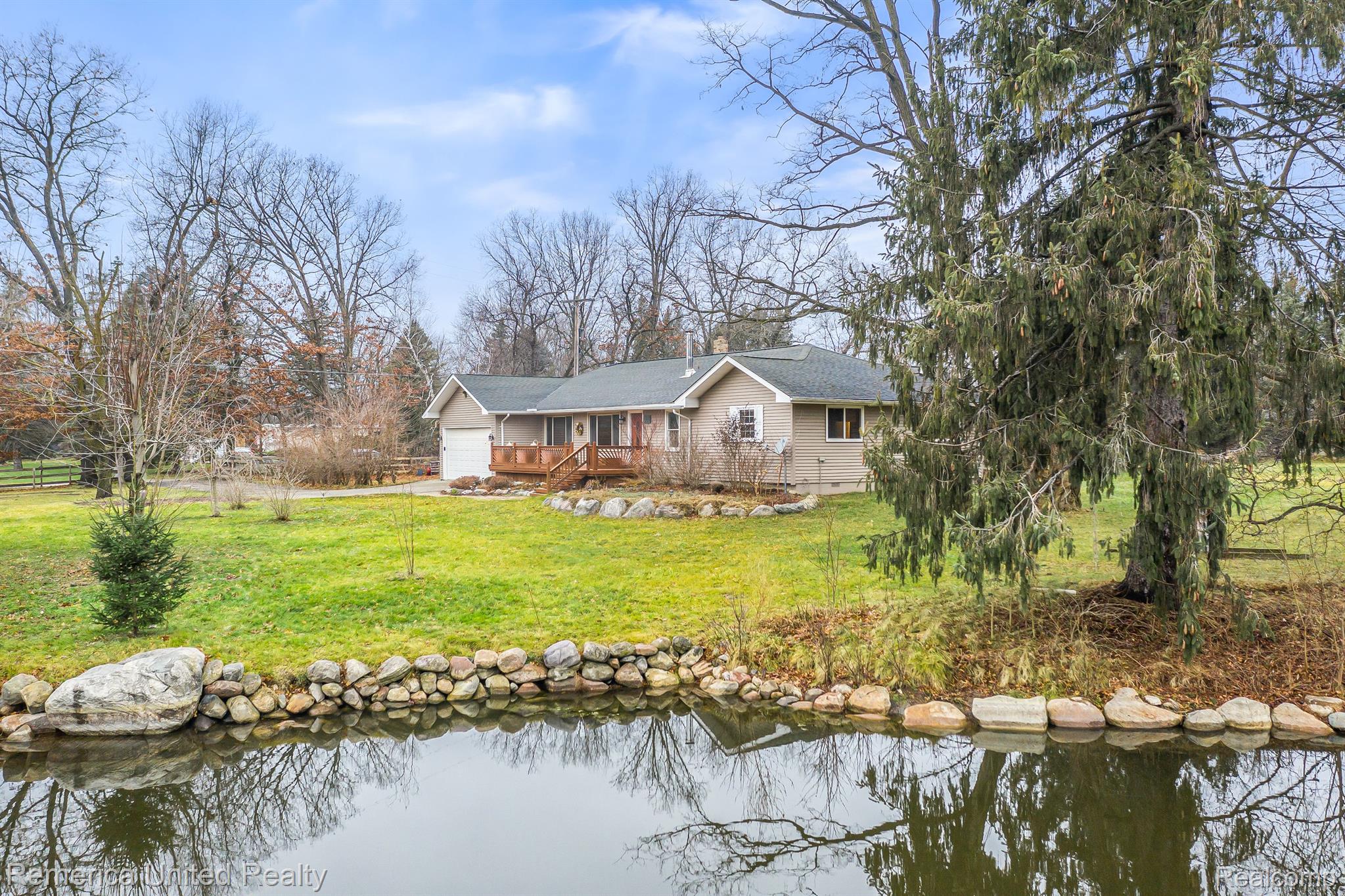 10413 Oakhill Road Holly, MI 48442 - Photo 2 of 39 BEAUTIFULLY LANDSCAPED WITH A COUNTRY THEME