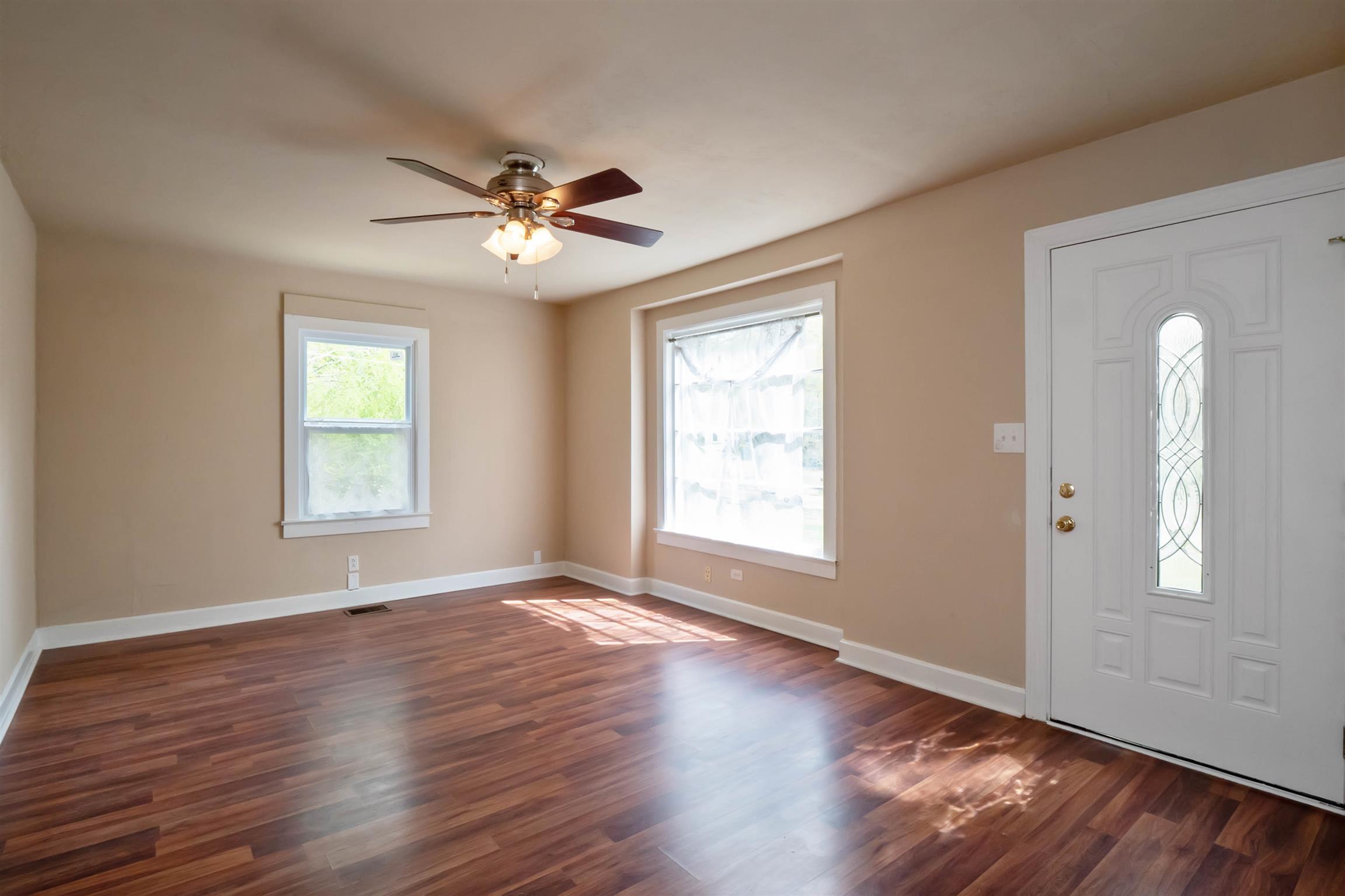 2304 Ruth Street Springfield, TN 37172 - Photo 9 of 21 Front entrance into living room.
