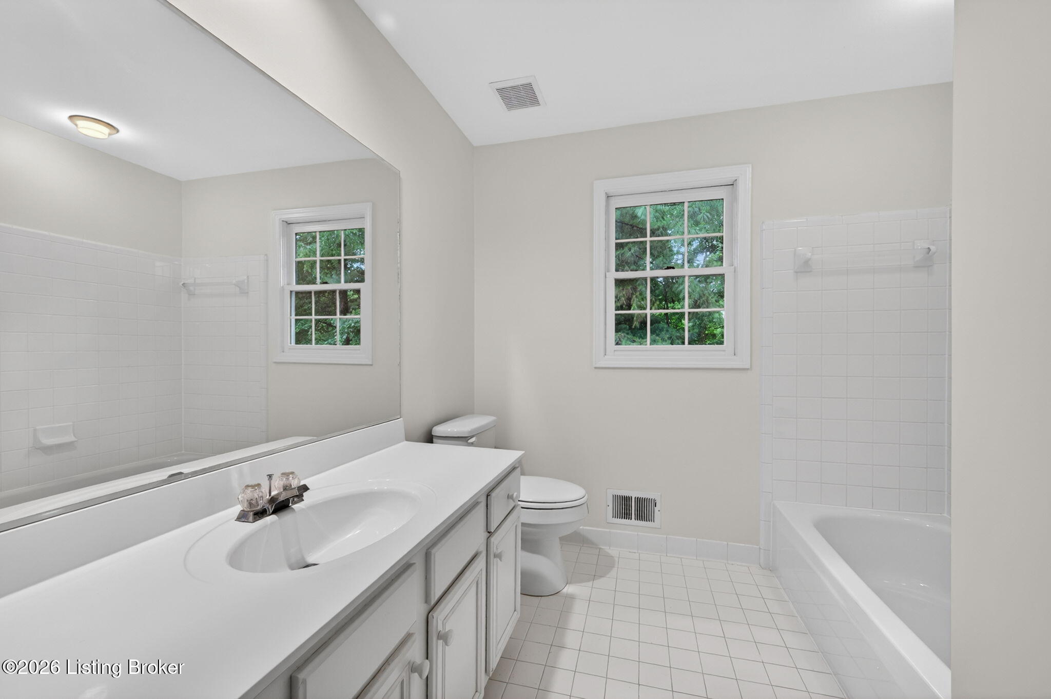 10504 Edgewater Road Louisville, KY 40223 - Photo 38 of 55 Bathroom
