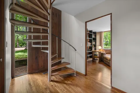 $1,695,000 | 550 South Green Bay Road, Lake Forest, IL 60045