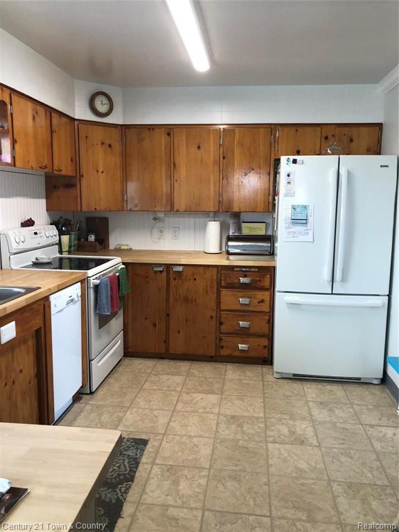 6595 South River Road Marine City, MI 48039 - Photo 10 of 36