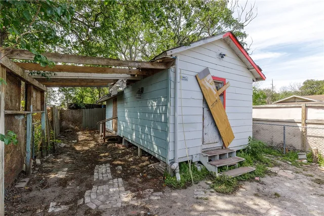 $895 | 625 25th Street, Corpus Christi, TX 78405