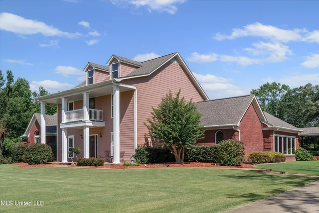 $729,900 | 5054 Veazey Road, Coldwater, MS 38618