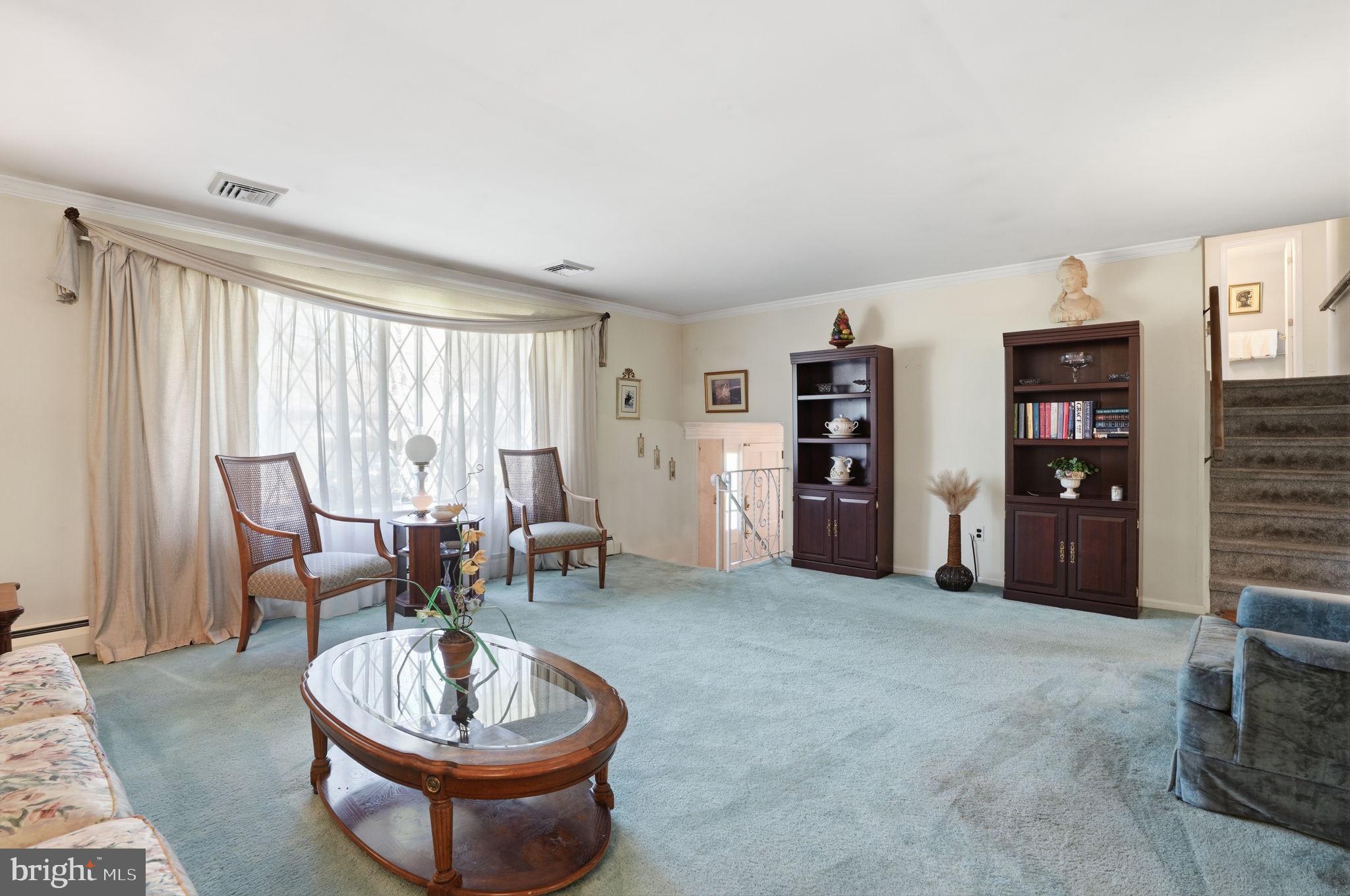 156 Rice Drive Morrisville, PA 19067 - Photo 6 of 37 Living Room