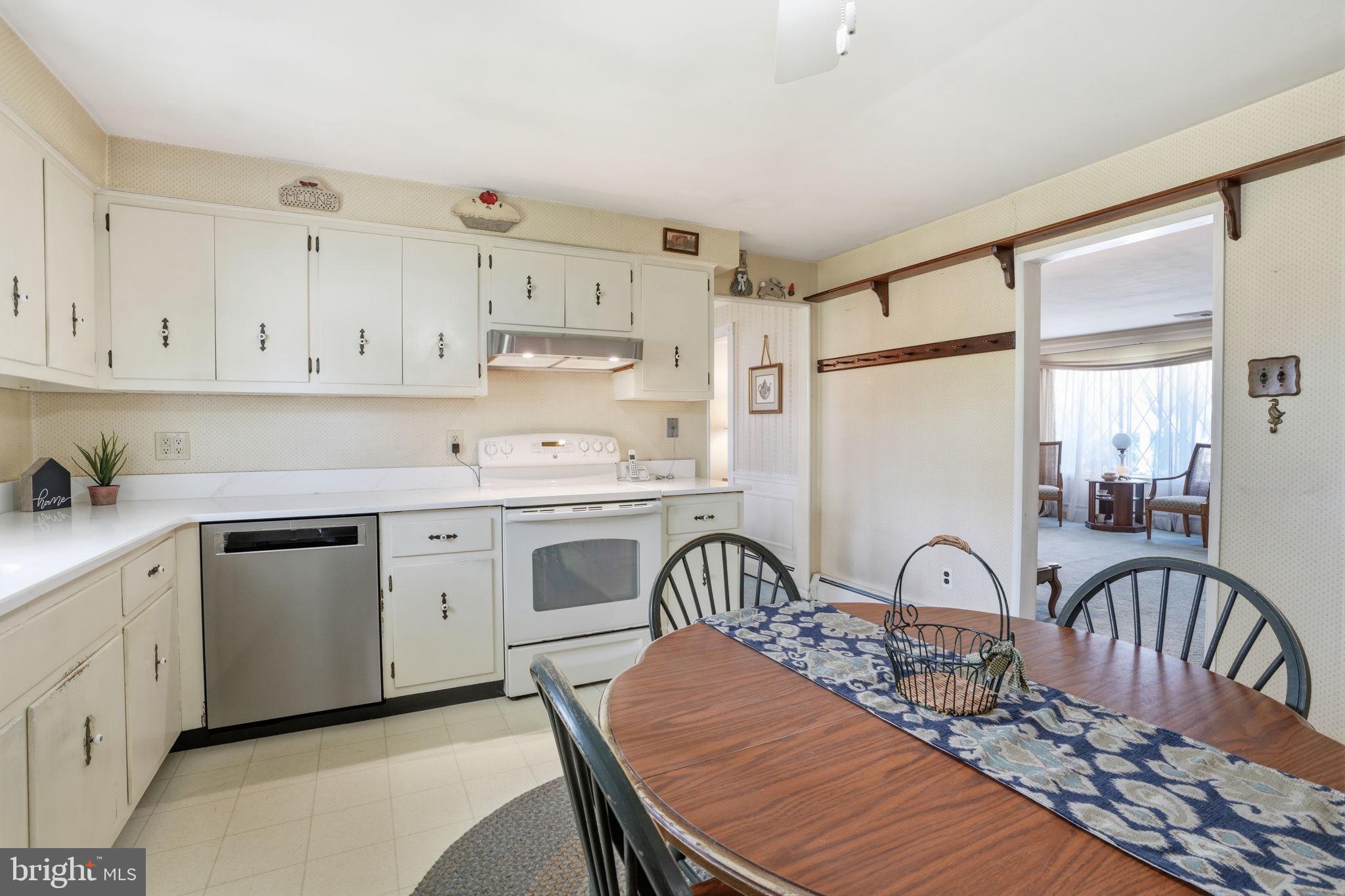 156 Rice Drive Morrisville, PA 19067 - Photo 9 of 37 Kitchen