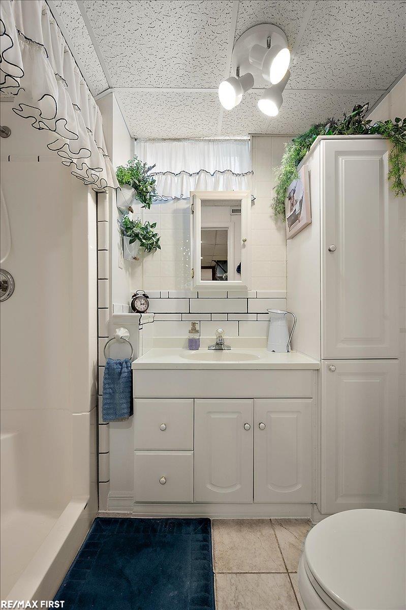 15900 Clinton River Road Clinton Township, MI 48038 - Photo 50 of 57 50177125-5ce5d4c9-f823-4439-8305-c5a756ee9344.JPG