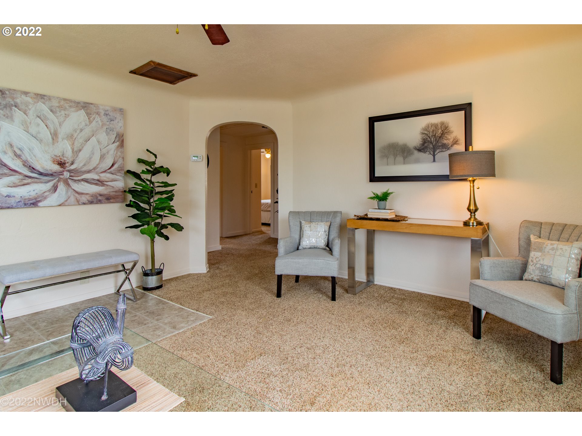 1055 N Street Springfield, OR 97477 - Photo 4 of 23 a living room with furniture and a potted plant