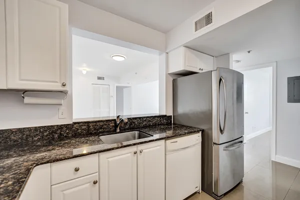$2,300 | 1450 Southeast 3rd Avenue, Unit 305, Dania Beach, FL 33004