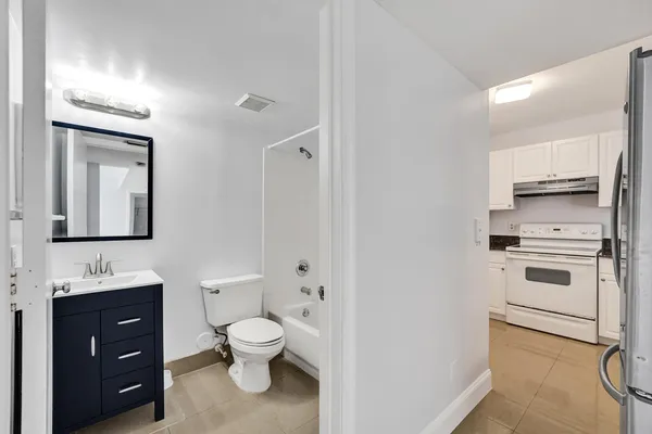 $2,300 | 1450 Southeast 3rd Avenue, Unit 305, Dania Beach, FL 33004