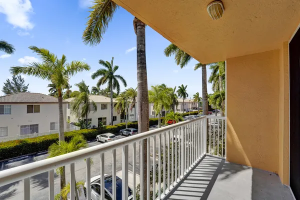 $2,300 | 1450 Southeast 3rd Avenue, Unit 305, Dania Beach, FL 33004