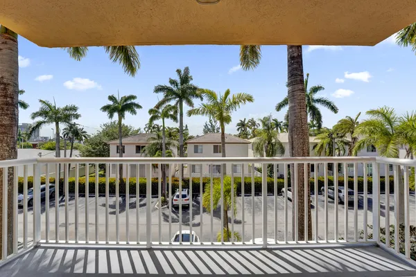 $2,300 | 1450 Southeast 3rd Avenue, Unit 305, Dania Beach, FL 33004